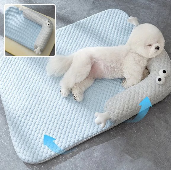 Petit chien dort sur Coussin chien bleu- Confort Lavable - Gamelle et Cie pour Chien