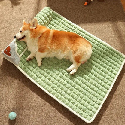 Chien endormi dans lit pour chien orthopédique vert - DogComfort - Gamelle et Cie pour chien